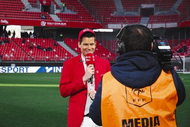 Charly Teller au micro au stade du Valenciennes FC